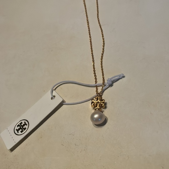 Tory Burch Kira Pearl Gold Double T Logo Pendant Necklace - Picture 1 of 9